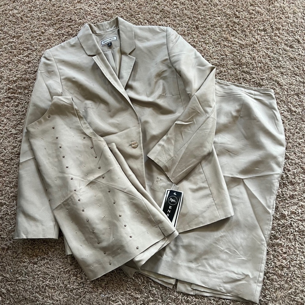 Anna‎ Carole 3 Pc Silk Suit Set Blazer Beaded Top Pencil Skirt Beige Sz 8 NWT